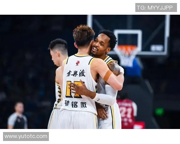 山东篮球群殴事件引发热议球员行为遭社会广泛批评与反思